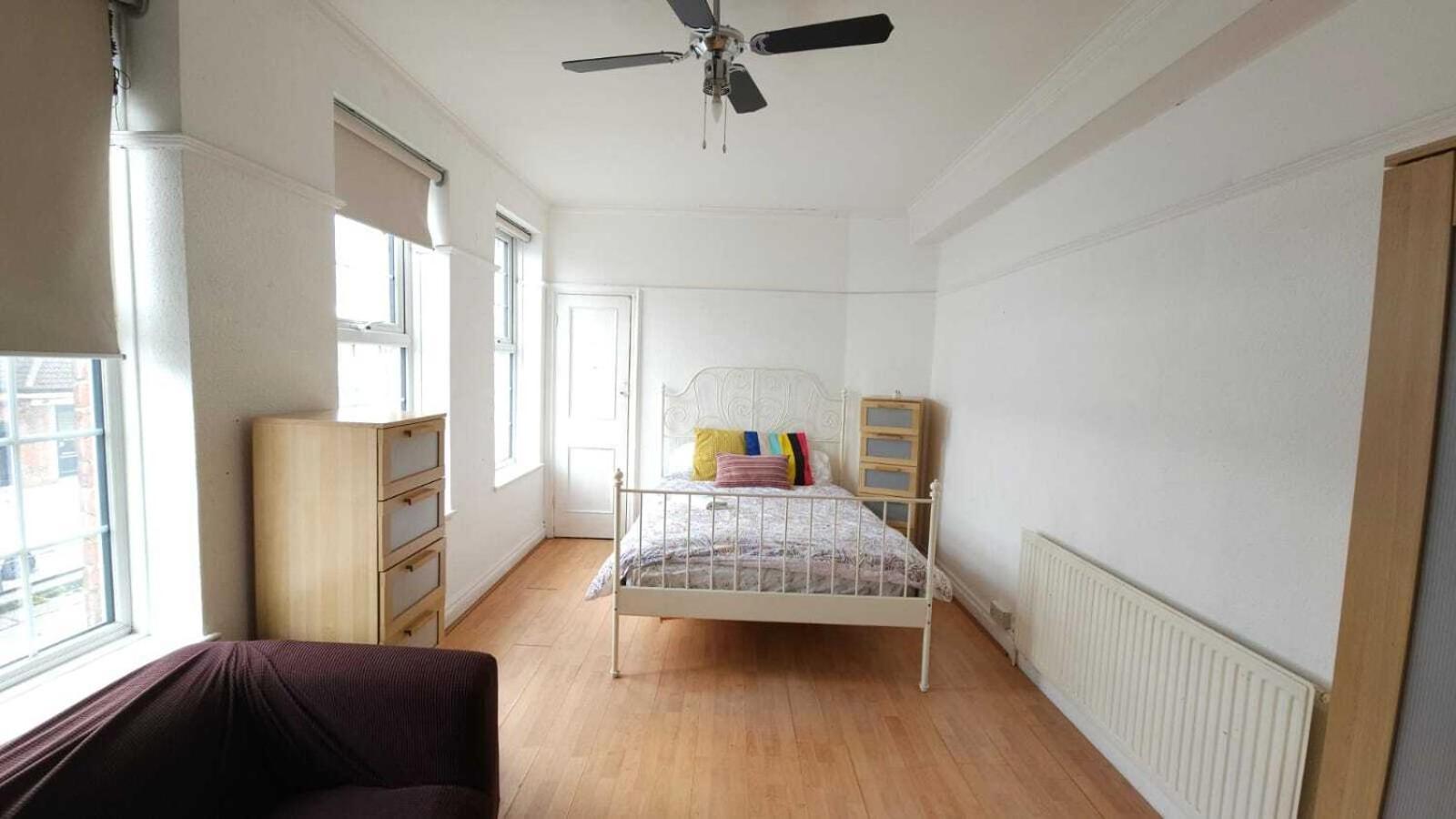 London Edgware Station Apartment Bilik gambar
